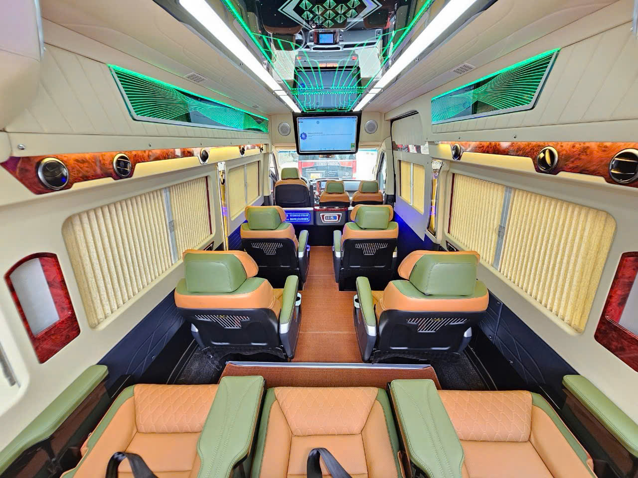Xe Limousine Hà Nội ⇌ Hạ Long | Hạ Long Travel