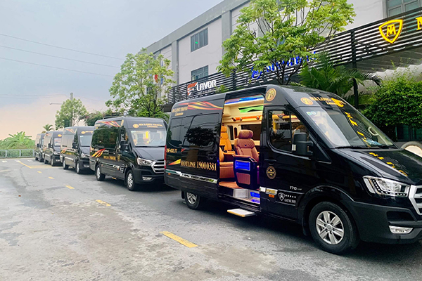 Xe Limousine vận hành trên cao tốc