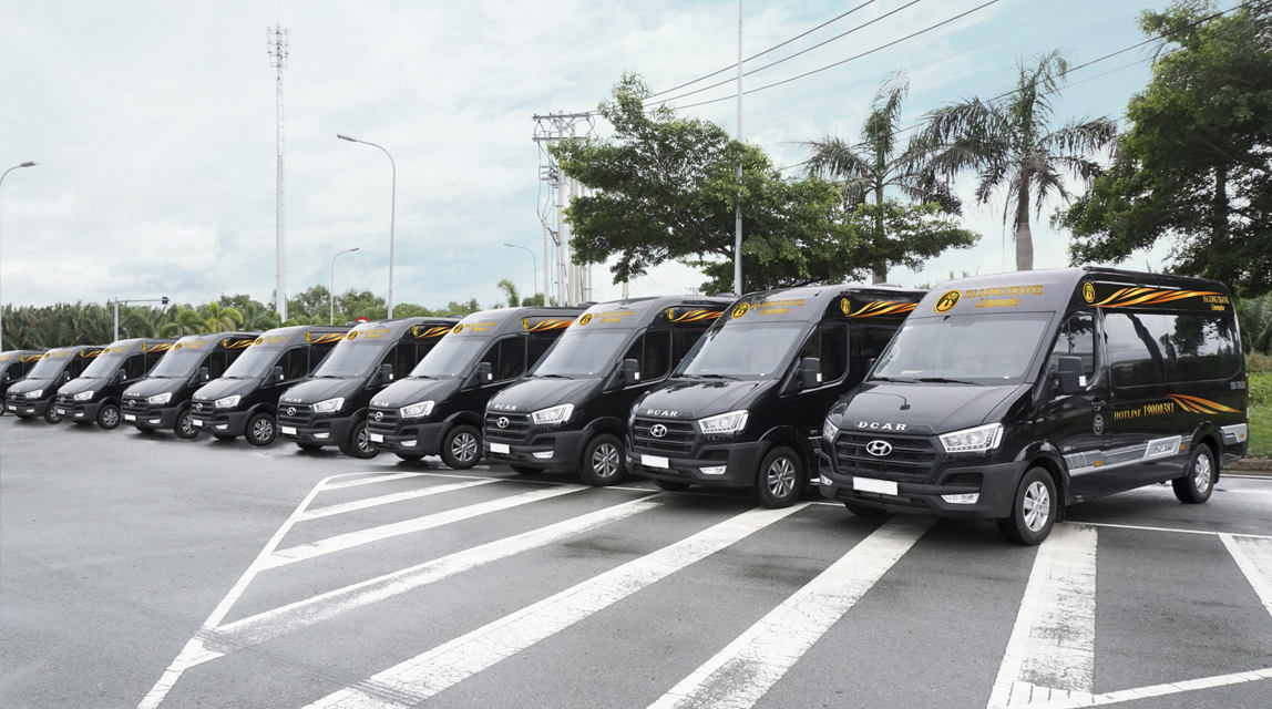 Founder làm việc với đối tác nhà xe
